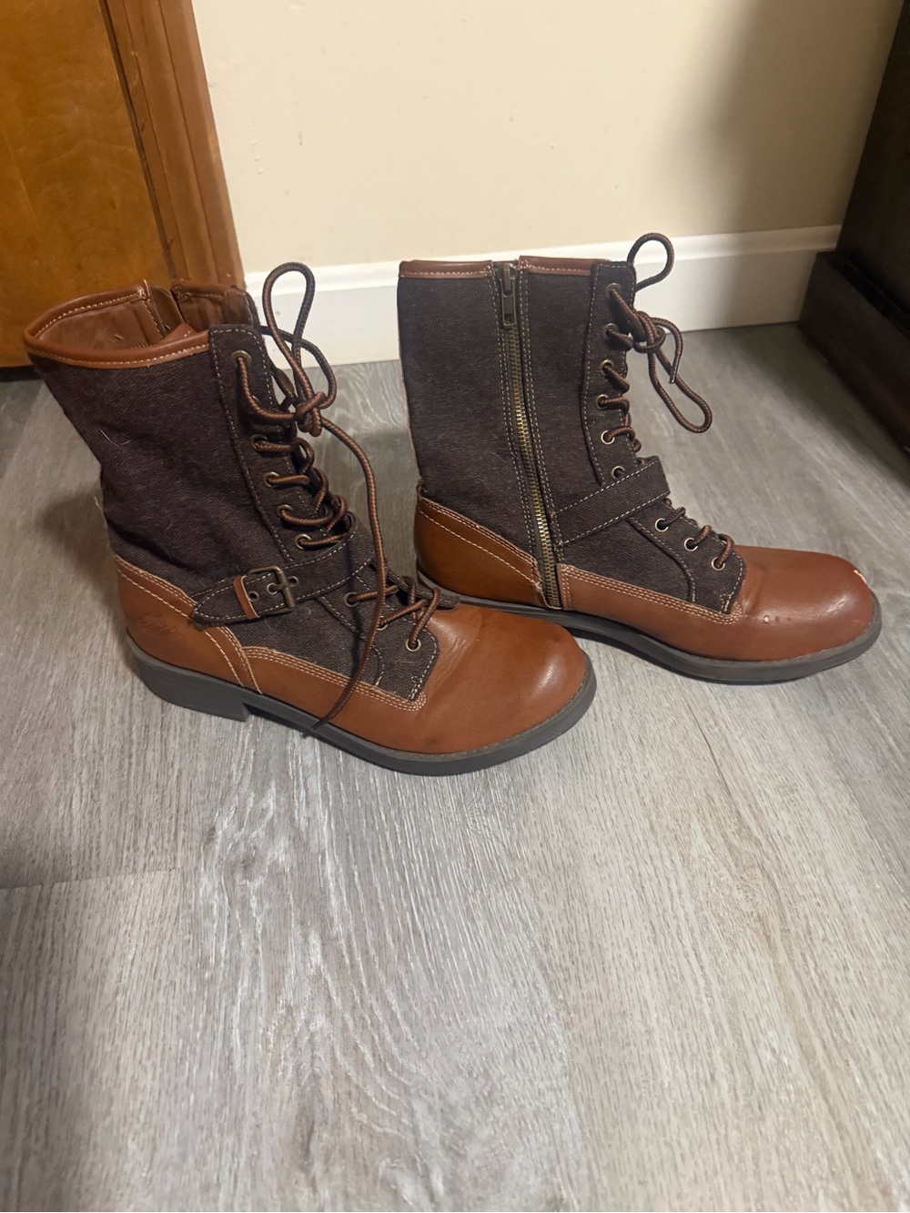 Levi’s Women’s Size 11 Brown Denim Lace Up Combat Boots Side Zip